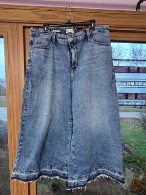 Ava & Viv Highrise Wide Leg Crop Size 18